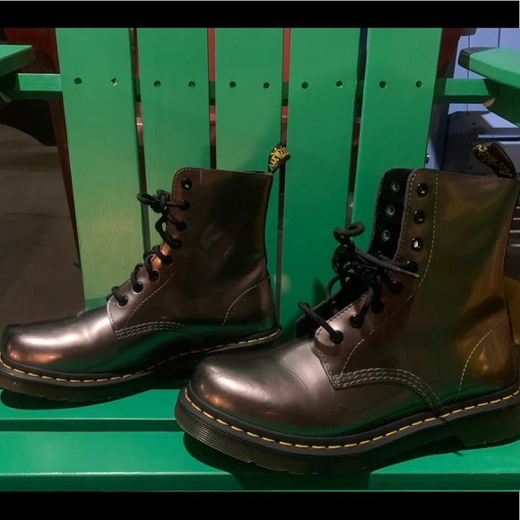 Dr. Martins AirWair in Pascal Pewter - Picture 1 of 11